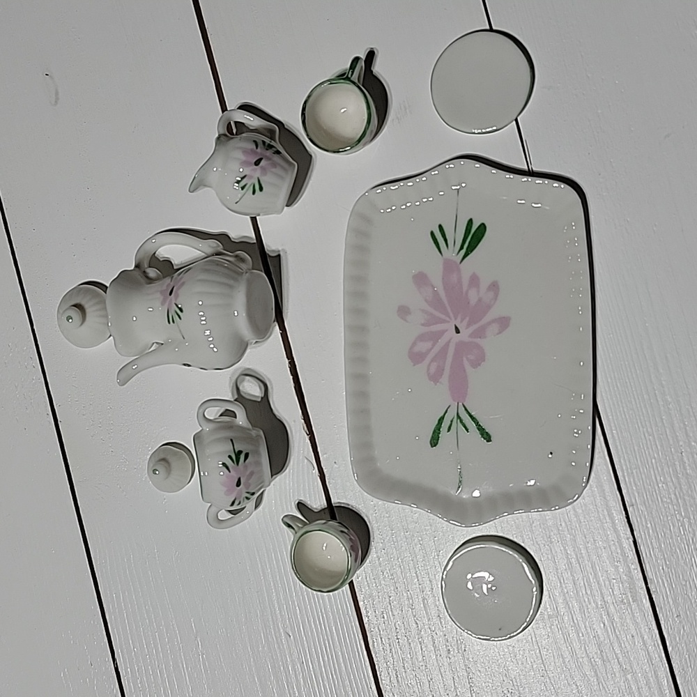 Miniature Tea Set - Picture 3 of 7